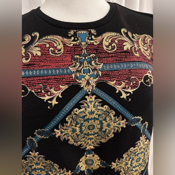 Zara Crew Neck Gold and Burgundy Patterned Graphic Tee Size Medium - Picture 5 of 6